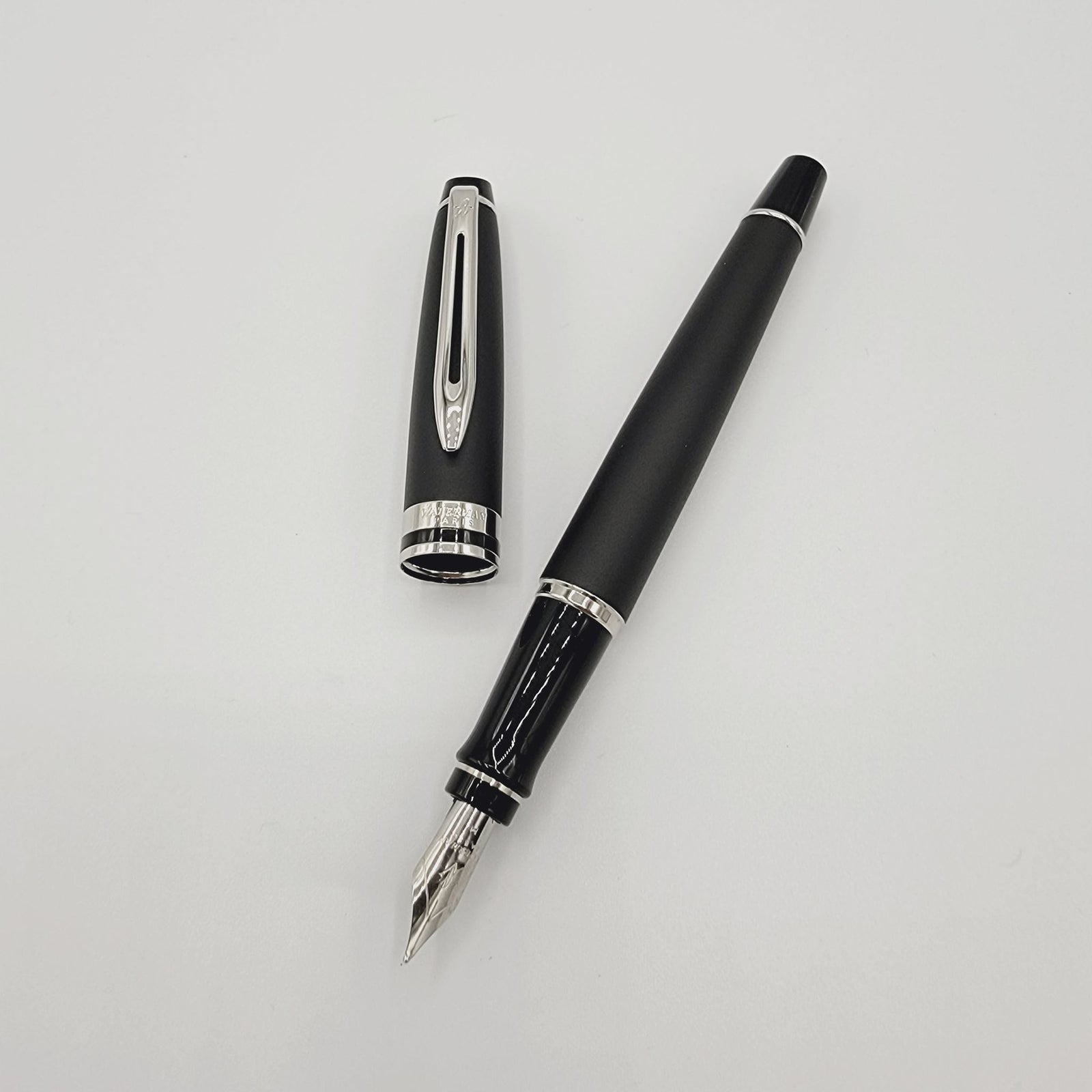 Waterman Expert Matte Black CT Medium Fountain Pen (S0951860)